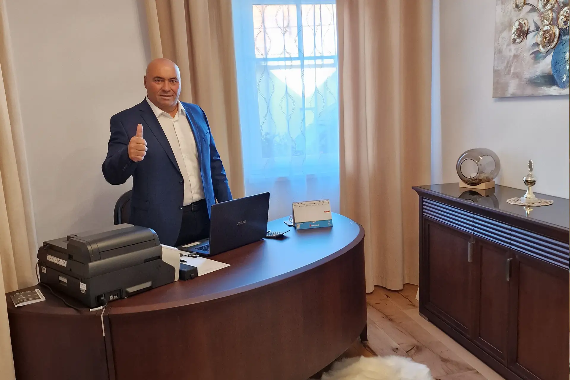 Inhaber Eugen Popa in seinem Büro